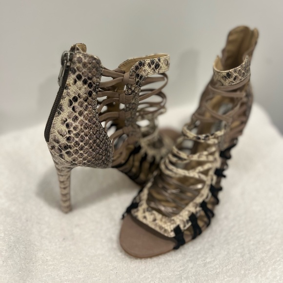 Steve Madden- Sleik Snake Cage Heels Sandals. Size: 10M - Picture 2 of 8